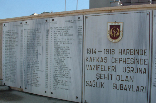 1914-1918 HARBİNDE KAFKAS CEPHESİNDE SAĞLIK SUBAYLARINA General Prof. Dr. Tevfik Salim Sağlam tarafından yaptırılan anıt